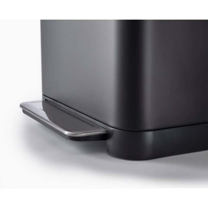 Joseph Joseph Titan 30L Black Trash Compactor Joseph Joseph Titan 30L Black Trash Compactor