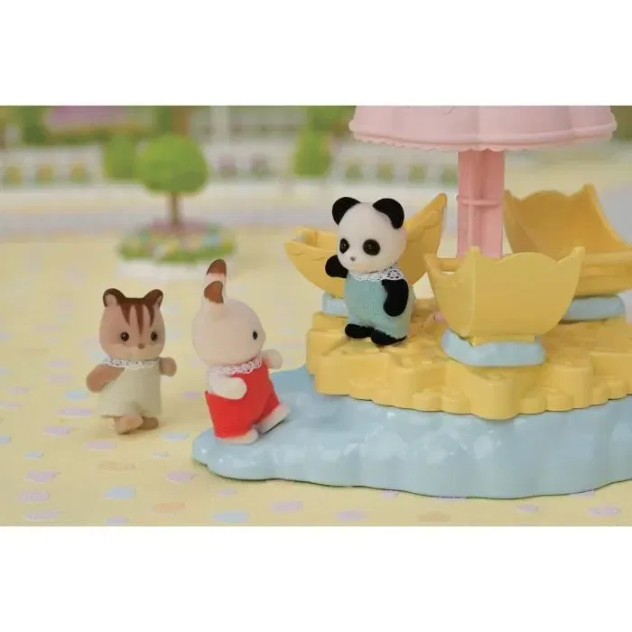 Sylvanian Families - Carrousel étoilé avec bébé panda - Jouet miniature à manivelle pour enfant dès 4 ans - Figurines et accessoires interactifs