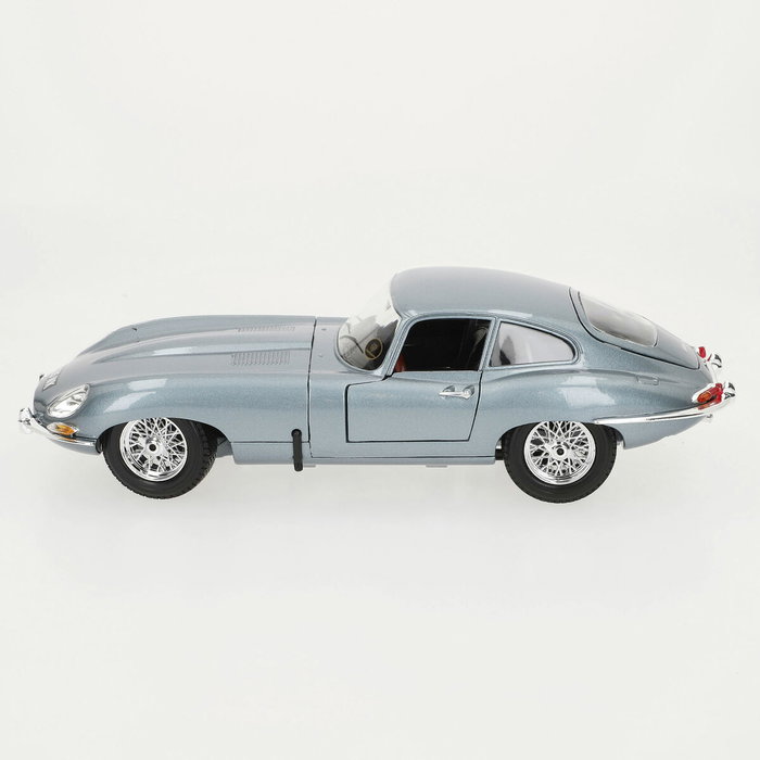 Burago GT-Jaguar E-Type Coupe (1961) Échelle 1:18