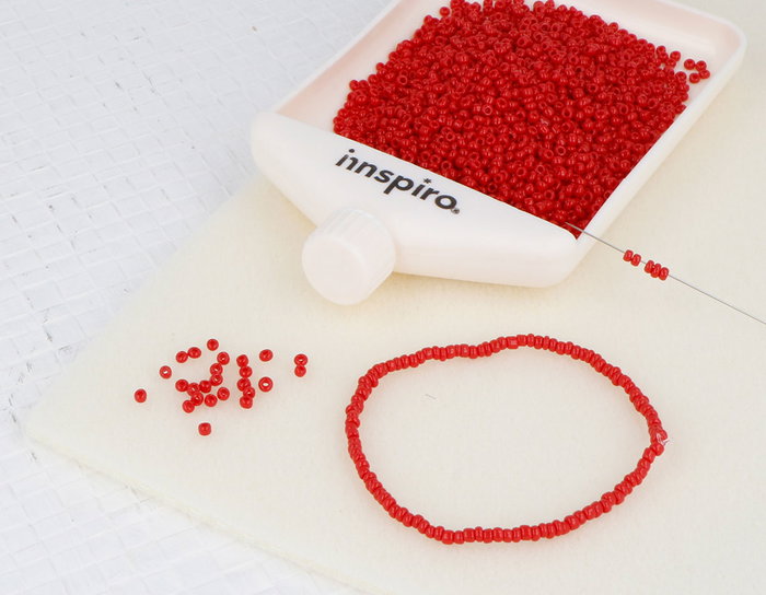 Innspiro Rocaille de verre ronde rouge opaque 2,3 mm 500g