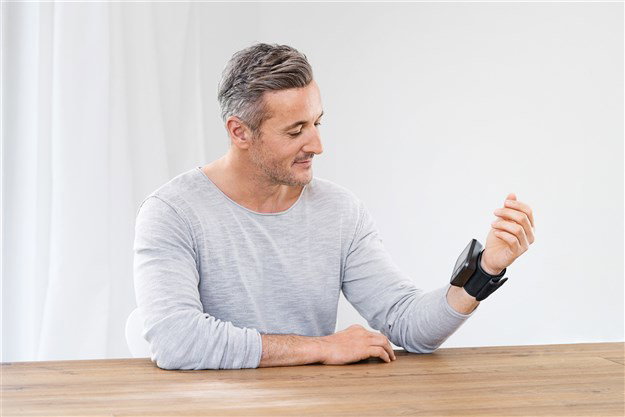 Beurer Tensiomètre de poignet automatique avec Bluetooth BC-54 - Mesure et suivi des valeurs sur smartphone
