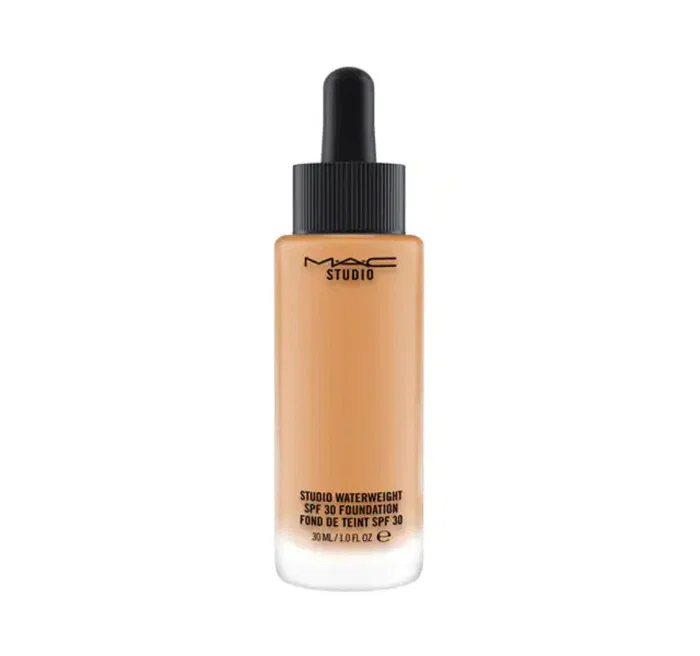 MAC Studio Waterweight Teinte NC45 MAC Studio Waterweight Teinte NC45