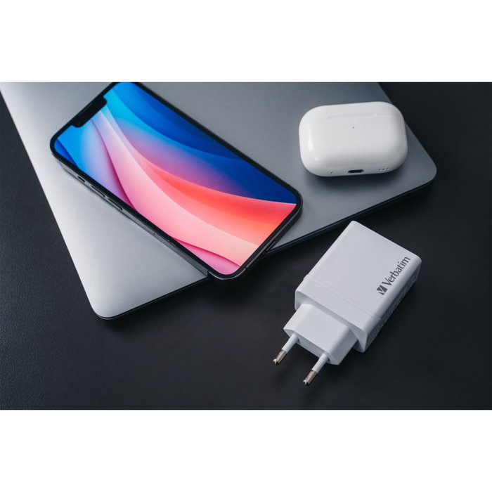 Verbatim Chargeur Mural 30W 4 Ports avec USB-C PD 20W et USB-A QC 3.0, Noir