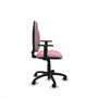 Chaise de bureau Algarra avec mécanisme de contact permanent de base, recouverte de tissu rose. Équipée d'une base en polyamide noir, d'accoudoirs 1D et de roulettes en nylon de 50 mm.