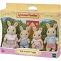 Sylvanian Families Poupée Famille Lapin Crème Articulée et Habillée - Figurine Jouet avec Vêtements Amovibles - À Partir de 3 Ans