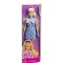 Barbie - Poupée Barbie Fashionistas HYT93 - Robe Dos Nu Bleu Layette avec Noeud Papillon - Pour Enfants à partir de 3 Ans