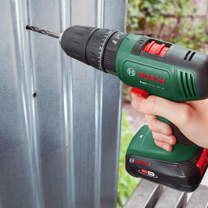 Bosch EasyImpact 18V-40 Perceuse à percussion sans fil avec kit d'accessoires Bosch EasyImpact 18V-40 Perceuse à percussion sans fil avec kit d'accessoires