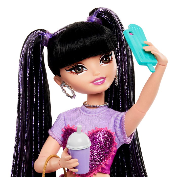Barbie Poupée Dream Besties Renee avec accessoires (ordinateur portable, sac, nourriture) et vêtements amovibles - Multilingue