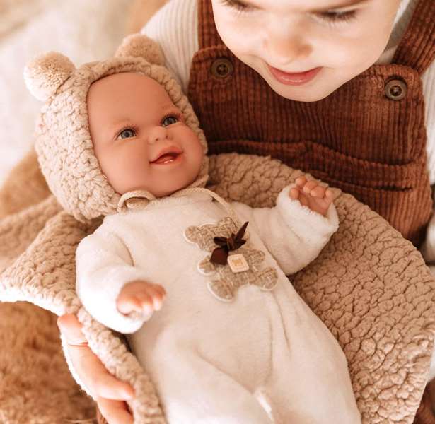 Muñecas Arias - Muñeca Elegance Babyto marron avec manta (peluche lestée) 35 cm, corps souple, langue du produit espagnol
