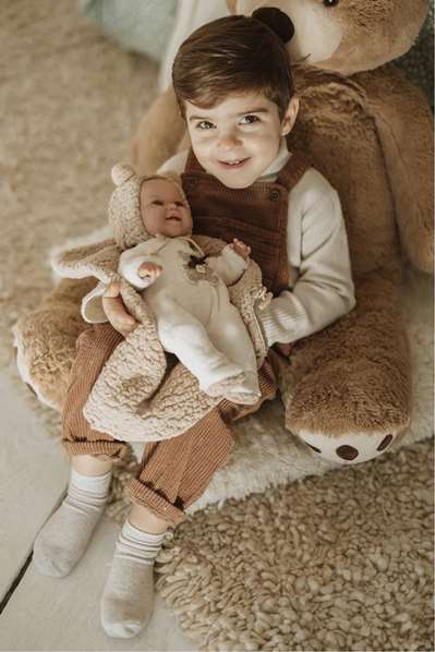 Muñecas Arias - Muñeca Elegance Babyto marron avec manta (peluche lestée) 35 cm, corps souple, langue du produit espagnol