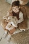 Muñecas Arias - Muñeca Elegance Babyto marron avec manta (peluche lestée) 35 cm, corps souple, langue du produit espagnol
