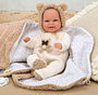 Muñecas Arias - Muñeca Elegance Babyto marron avec manta (peluche lestée) 35 cm, corps souple, langue du produit espagnol