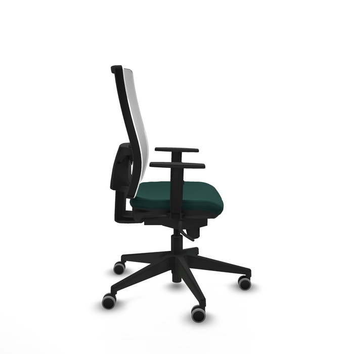 Chaise de bureau Horna avec mécanisme synchrone, revêtue de similicuir vert bouteille et de maille blanche. Équipée d'un soutien lombaire 1D, d'accoudoirs 1D et de roulettes de 65 mm pour parquet