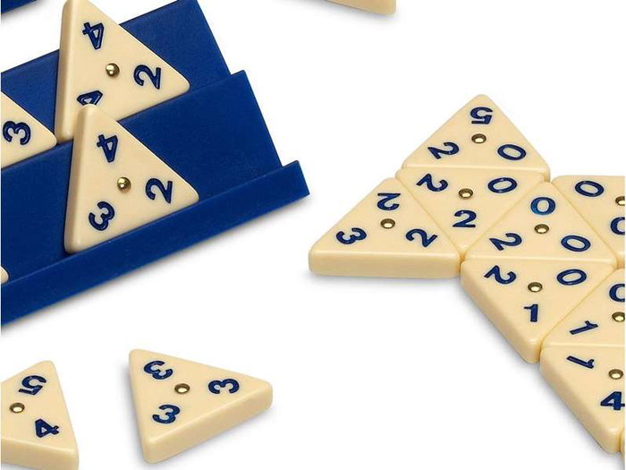 Cayro Domino Triangular 25x25x4.5 - Jeu de domino en plastique pour 2 joueurs - Âge recommandé 8 ans - Langues : espagnol, anglais, français, italien, portugais, allemand