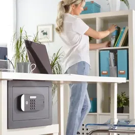 Yale Coffre-fort Haute Sécurité à Serrure Électronique - 18.6 L (SKG 2*) - Dimensions: 35 x 30 x 25 cm (H.25 x L.35 x P.30 cm)