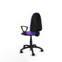 Chaise de bureau Aýna avec mécanisme de contact permanent de base, revêtue de tissu couleur lilas. Équipée d'une base en polyamide noir, d'accoudoirs fixes et de roulettes autobloquantes