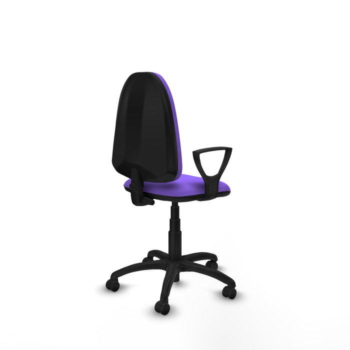 Chaise de bureau Aýna avec mécanisme de contact permanent de base, revêtue de tissu couleur lilas. Équipée d'une base en polyamide noir, d'accoudoirs fixes et de roulettes autobloquantes