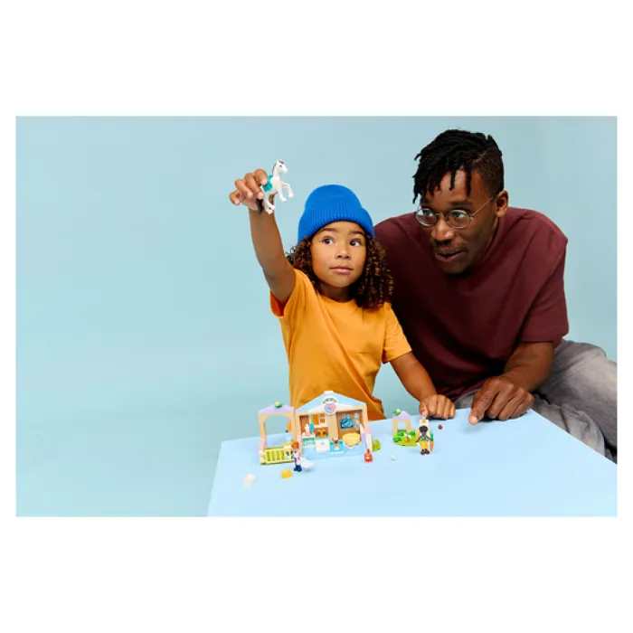 Lego Friends 42696 - La Clinique Vétérinaire - Jeu de Construction avec Mini-Poupées, Animaux et Accessoires - Cadeau pour Fille ou Garçon 4 Ans et Plus