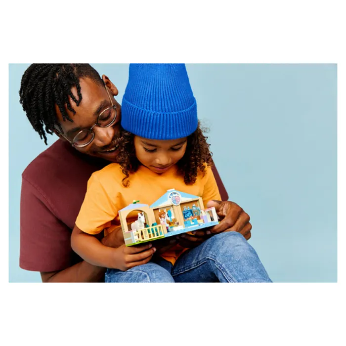 Lego Friends 42696 - La Clinique Vétérinaire - Jeu de Construction avec Mini-Poupées, Animaux et Accessoires - Cadeau pour Fille ou Garçon 4 Ans et Plus