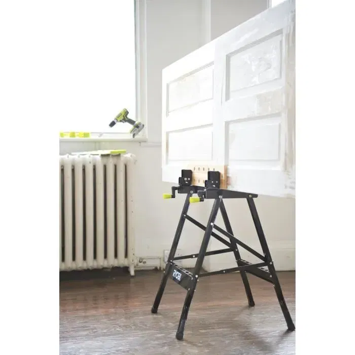 Ryobi RWB02 - Établi de travail pliable et orientable à 90° en bambou (605 x 625 x 790 mm, 6.5 kg) avec 4 mors et clé de service