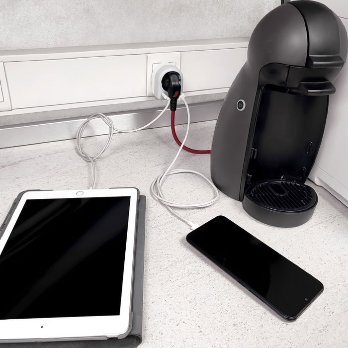 MAURER Adaptateur Schuko avec 2 prises, 1 USB-A et 1 USB-C