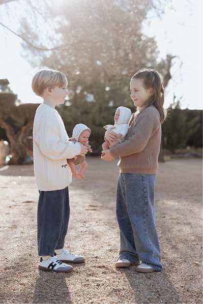 Muñecas Arias - Poupée Elegance 35 cm, bébé beige avec couverture (poupée lestée), jouet sensoriel, pour enfants à partir de 3 ans