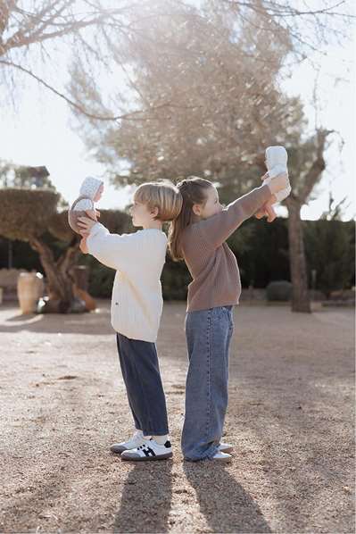 Muñecas Arias - Poupée Elegance 35 cm, bébé beige avec couverture (poupée lestée), jouet sensoriel, pour enfants à partir de 3 ans