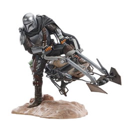 Diamond Select Toys Statue Din Djarin sur moto speeder avec Grogu - Star Wars: The Mandalorian Premier Collection