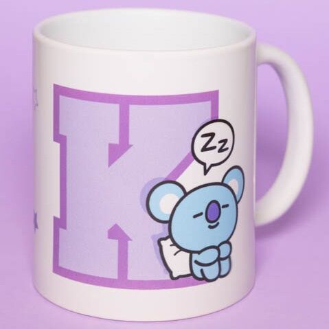 ERIK - Tasse BT21 Koya en céramique - 330 ml - Lavable au lave-vaisselle et au micro-ondes - Dimensions 9.5x8 cm ERIK - Tasse BT21 Koya en céramique - 330 ml - Lavable au lave-vaisselle et au micro-ondes - Dimensions 9.5x8 cm
