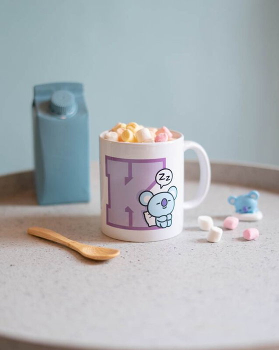 ERIK - Tasse BT21 Koya en céramique - 330 ml - Lavable au lave-vaisselle et au micro-ondes - Dimensions 9.5x8 cm ERIK - Tasse BT21 Koya en céramique - 330 ml - Lavable au lave-vaisselle et au micro-ondes - Dimensions 9.5x8 cm