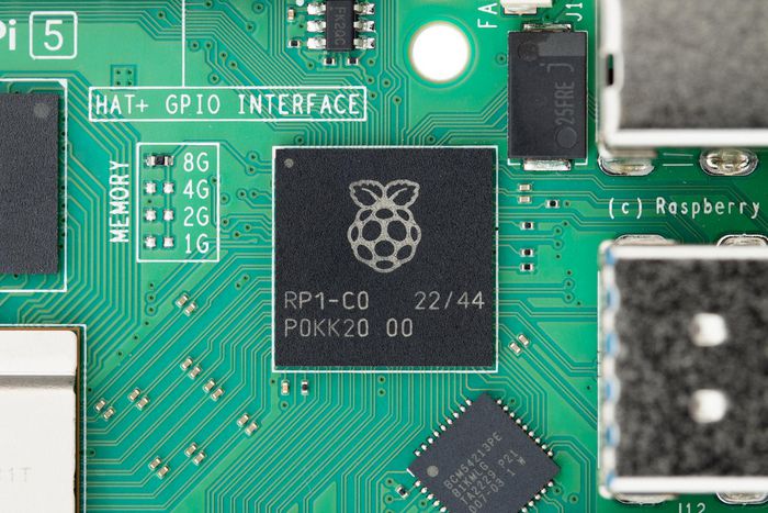 Raspberry Pi 5 Carte Mère Ordinateur Nano BCM2712 Arm Cortex-A76 2.4 GHz, 4 Go SDRAM, GPU VideoCore VII, 4K HDMI, Bluetooth 5.0, Wi-Fi 802.11ac, Port PCIe