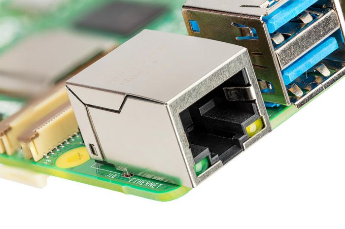 Raspberry Pi 5 Carte Mère Ordinateur Nano BCM2712 Arm Cortex-A76 2.4 GHz, 4 Go SDRAM, GPU VideoCore VII, 4K HDMI, Bluetooth 5.0, Wi-Fi 802.11ac, Port PCIe