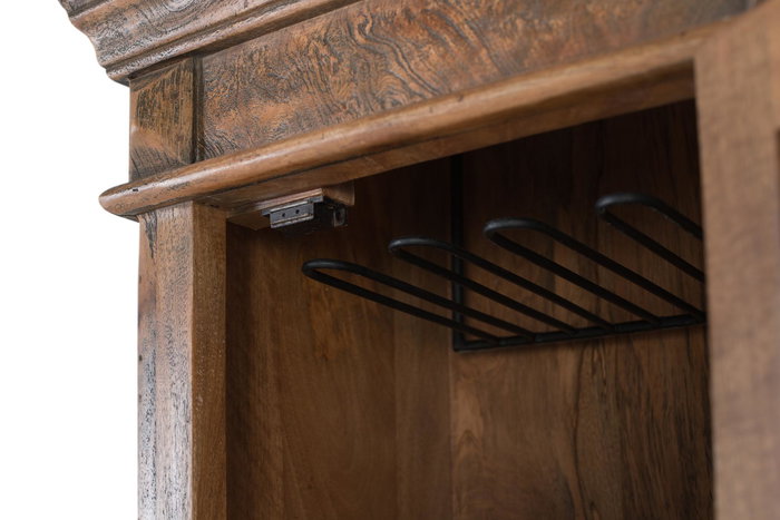 GINER Y COLOMER - Buffet bar en bois de manguier avec porte à motif pointe de diamante - Intérieur à étagères et casier à bouteilles - Finition noyer (Dimensions Porte: 148x35cm)