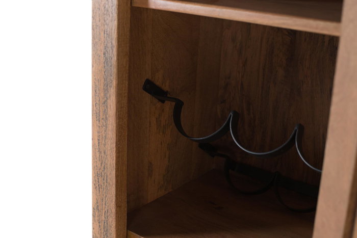 GINER Y COLOMER - Buffet bar en bois de manguier avec porte à motif pointe de diamante - Intérieur à étagères et casier à bouteilles - Finition noyer (Dimensions Porte: 148x35cm)