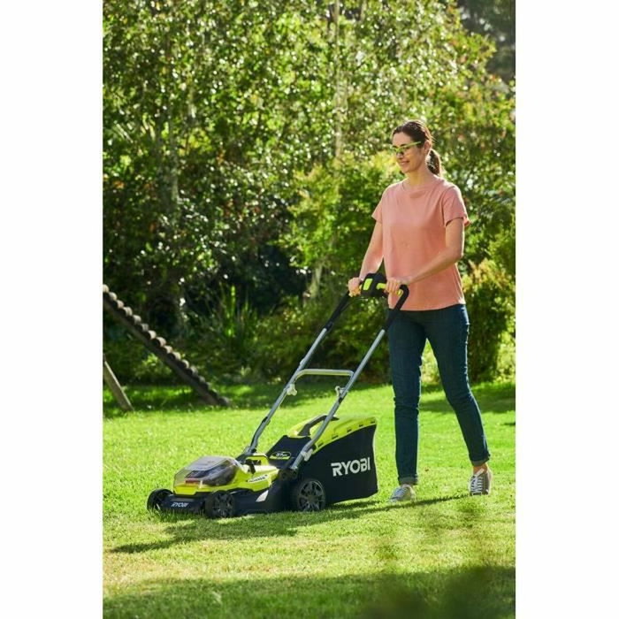 Ryobi Tondeuse Hybride LithiumPlus 36V avec 2 batteries 5 Ah Ryobi Tondeuse Hybride LithiumPlus 36V avec 2 batteries 5 Ah