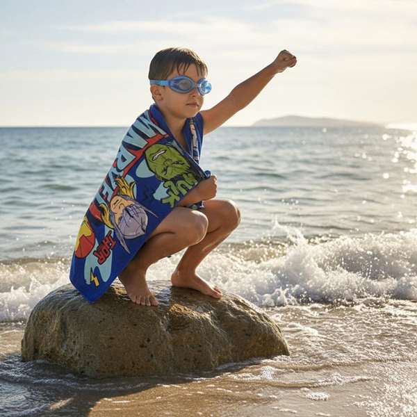 CERDÁ Serviette et Lunettes de Natation Avengers 24 x 34 x 6 cm - Set Enfant, Multicolore