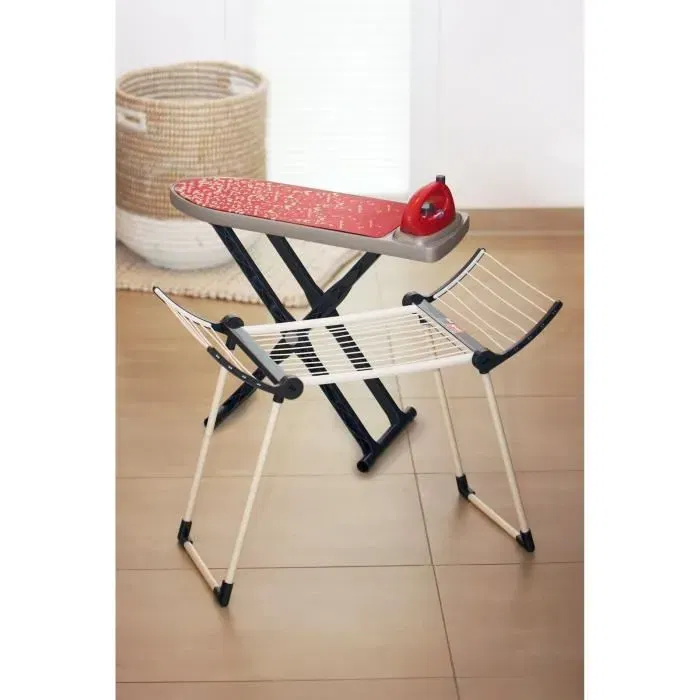 Klein Set de Buanderie Jouet Vileda 3 Pièces - Étiendoir Pliable, Planche à Repasser et Fer - Design Officiel Klein Set de Buanderie Jouet Vileda 3 Pièces - Étiendoir Pliable, Planche à Repasser et Fer - Design Officiel