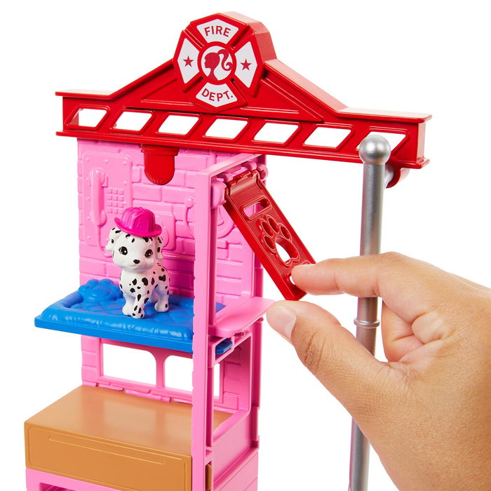 Barbie Poupée Pompière avec Station de Pompiers, Véhicule, Uniforme et Accessoires - Jouet Mattel HRG55 pour Enfants dès 3 Ans