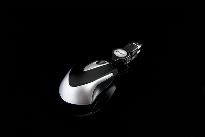 Verbatim Souris optique de voyage Go Mini USB - Mini souris portable avec capteur 1000 dpi et câble rétractable, Noir