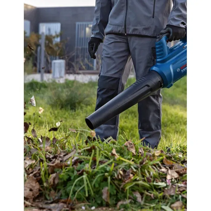 Bosch Professional Souffleur sans fil GBL 18V-750 18V - 780 m3/h, vitesse d'air jusqu'à 198 km/h, variateur de vitesse, sans batterie - Outil professionnel