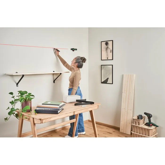 Bosch UniversalWallLevel - Niveau laser à bulle avec projection de lignes horizontales, verticales et point laser, portée jusqu'à 20 m, compact et livré avec support mural Bosch UniversalWallLevel - Niveau laser à bulle avec projection de lignes horizontales, verticales et point laser, portée jusqu'à 20 m, compact et livré avec support mural