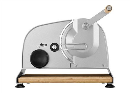 Ritter PIATTO-5 Cortafiambres Manuel Élégant avec Hacherette Dentée 17 cm, Manivèle Métal et Manche Bois Hêtre, Plateau en Bambou FSC et Pads Antidérapants
