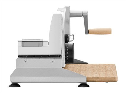 Ritter PIATTO-5 Cortafiambres Manuel Élégant avec Hacherette Dentée 17 cm, Manivèle Métal et Manche Bois Hêtre, Plateau en Bambou FSC et Pads Antidérapants