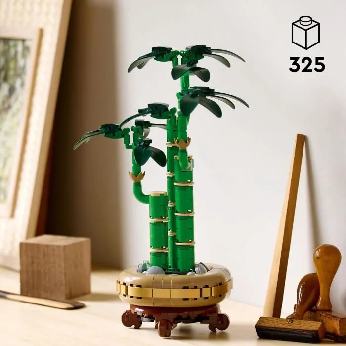 Lego - Set de Construction Botanique 10344 'Le Bambou de la Chance' - 325 Pièces, Plante Artificielle Décorative avec Pot en Bois et Galets Lego - Set de Construction Botanique 10344 'Le Bambou de la Chance' - 325 Pièces, Plante Artificielle Décorative avec Pot en Bois et Galets