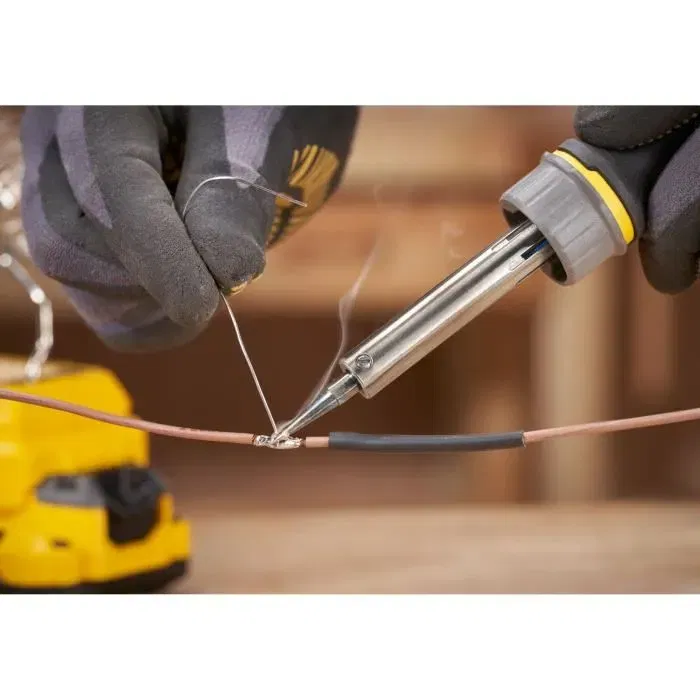 Stanley Fatmax Fer à Souder Sans Fil 18V SFMCE040B-XJ, Réglable 204°C à 484°C, Prise Ergonomique, Compact et Léger Stanley Fatmax Fer à Souder Sans Fil 18V SFMCE040B-XJ, Réglable 204°C à 484°C, Prise Ergonomique, Compact et Léger