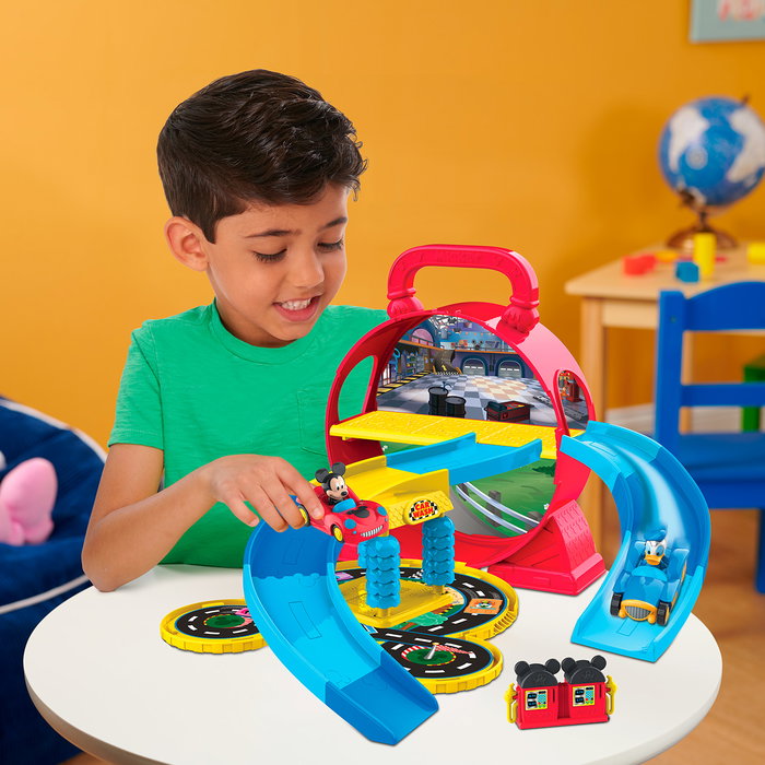 Just Play Disney Junior Mickey Mouse Stow N' Go Garage - Jeu de garage portable avec 2 voitures et piste, anglais, français, allemand, italien, portugais, espagnol - 38857 Just Play Disney Junior Mickey Mouse Stow N' Go Garage - Jeu de garage portable avec 2 voitures et piste, anglais, français, allemand, italien, portugais, espagnol - 38857