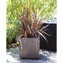Eda - Pot de fleurs carré Volcania 40 cm - Intérieur/Extérieur - Décor pierre - Gris anthracite - 31L (39.5x39.5x43.5 cm) - Label Origine France Garantie