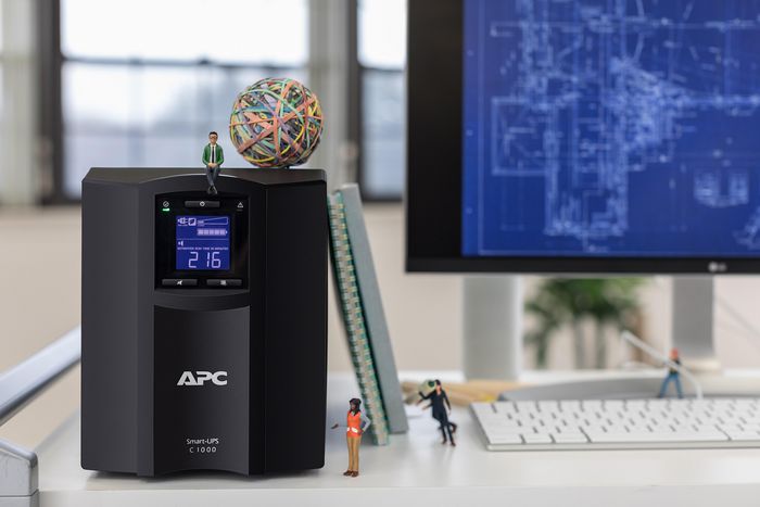 APC Smart-UPS 1000VA/600W, Onduleur de secours avec sortie pure sine wave, Régulation de tension automatique, Ports USB et Ethernet SmartConnect APC Smart-UPS 1000VA/600W, Onduleur de secours avec sortie pure sine wave, Régulation de tension automatique, Ports USB et Ethernet SmartConnect