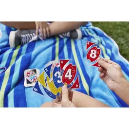 Mattel Uno Sport P1703 - Jeu de cartes étanche résistant avec mousqueton - UNO H2O TO GO - 7 ans et plus