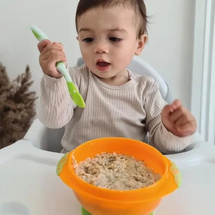 Nuby - Lot de 6 Cuillères de Sevrage Multicolores - Design Longue Manche - Va au Lave-vaisselle - pour une Alimentation Facile